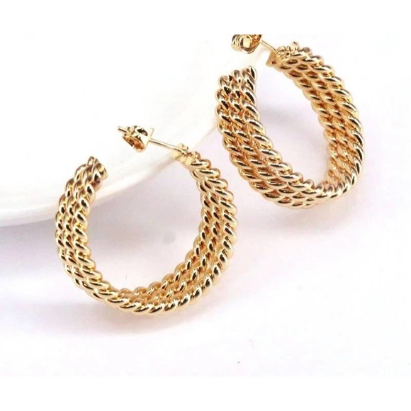 OPEN Circle Huggie Hoop Earrings 18k Gold Plated - Picture 1 of 3